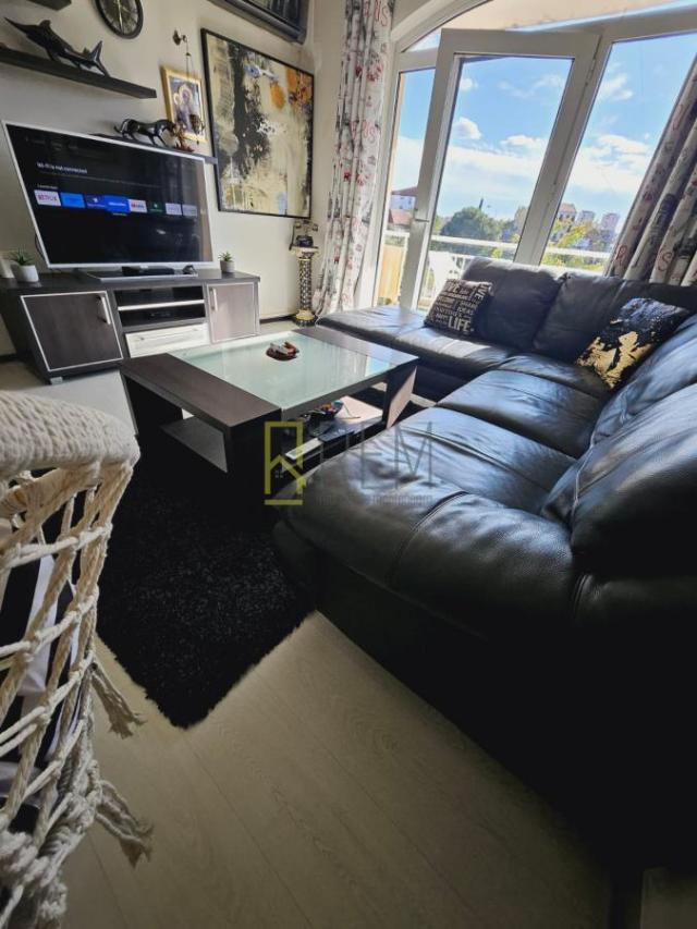 Prodajemo- kompletno namjesten dvosoban stan površine 65m², Centar