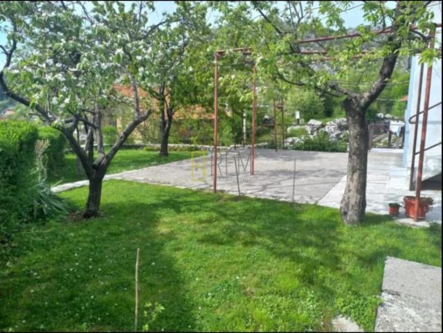 PRODAJA – PORODIČNA KUĆA, CETINJE