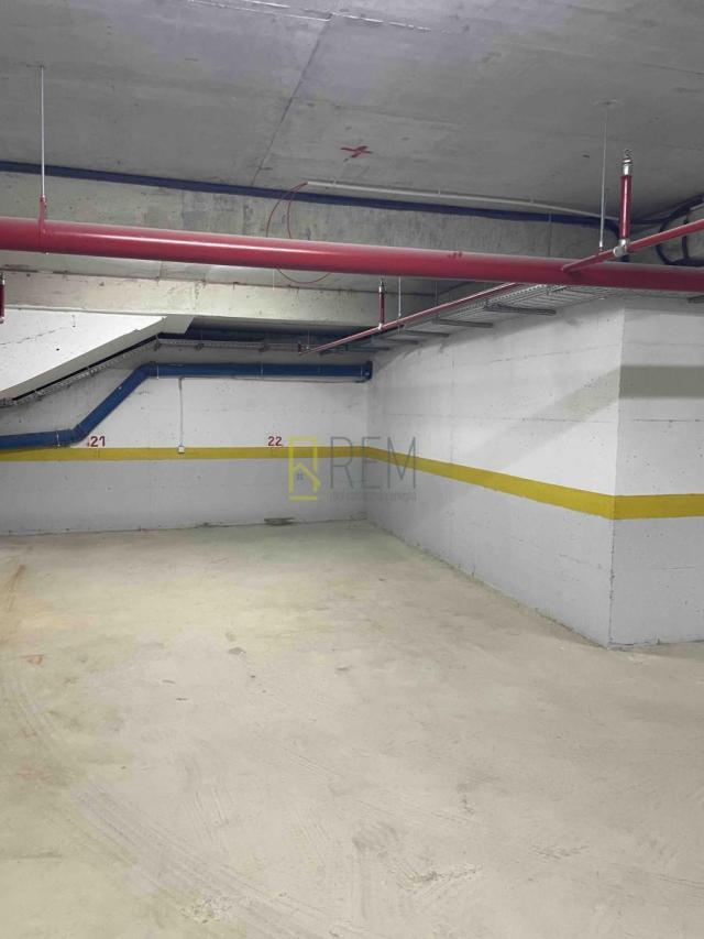 Prodaja garažno mjesto u Becicima