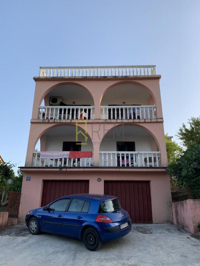 Prodaja – kuca 130 m2 na placu od 500 m2 u Radoviči, Tivat