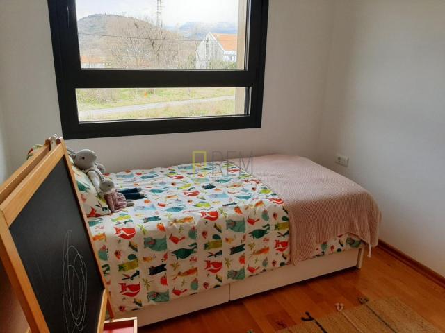 Prodaja- kompletno namjesten stan 106m2, sa dvije parking mijesta u Zagoricu