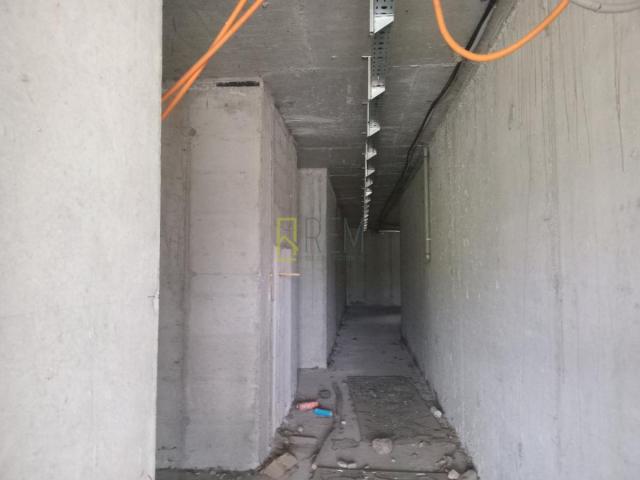 Prodajemo- poslovni prostor površine 312m2, kod Krivog mosta