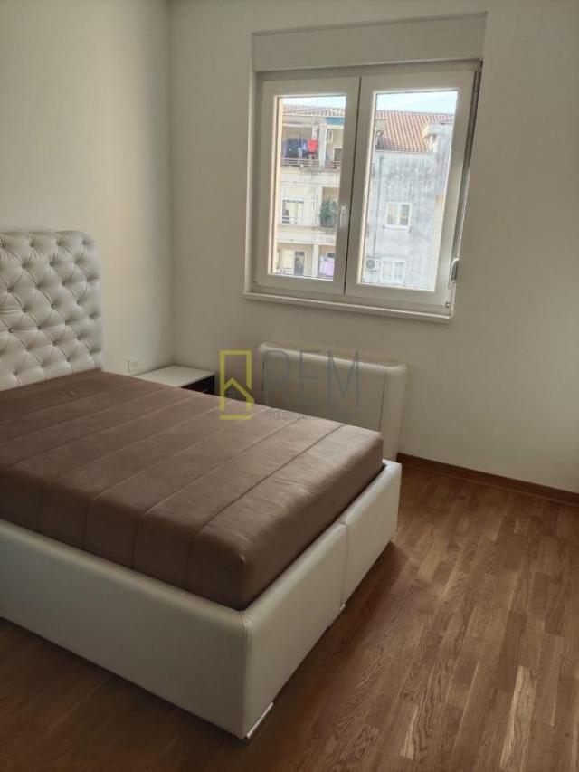 Prodajemo- namješten trosoban stan 101m2, -City Kej. 