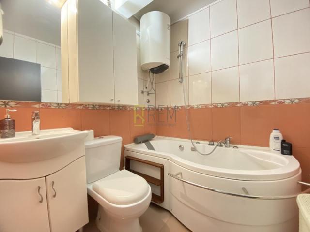Prodajemo- trosoban, renoviran stan 86m2, u strogom Centru grada