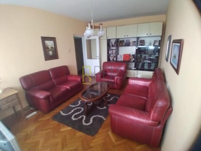 Prodajemo- trosoban stan povrsine 108 m2 na Tuskom putu
