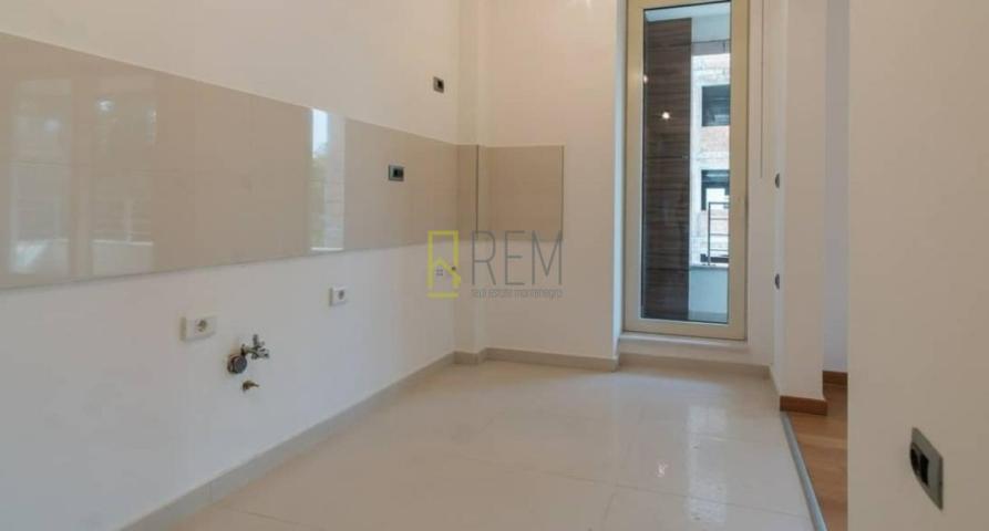 Prodaja- trosoban lux stan 114m2, Ribnica