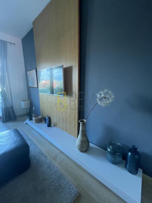 Prodajemo- namjesten jednosoban stan 50 m2, sa pogledom na more, Pržno- Budva
