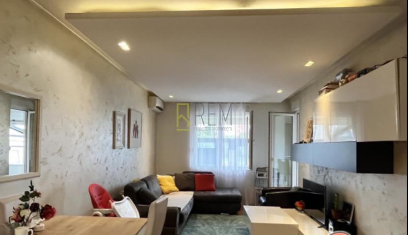 Prodajemo- namješten jednosoban stan 54m2 + bašta 20m2, Zabjelo