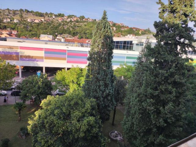 PRODAJA – TROSOBAN STAN U BLIZINI BAZARA, BLOK 5, PODGORICA