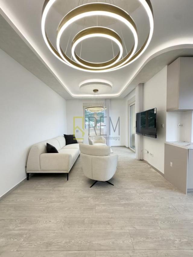 Prodajemo- dvosoban namjesten stan 75m2, pogled na more, Becici