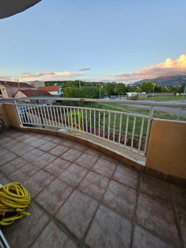 Prodajemo- kompletno namjesten dvosoban stan površine 65m², Centar