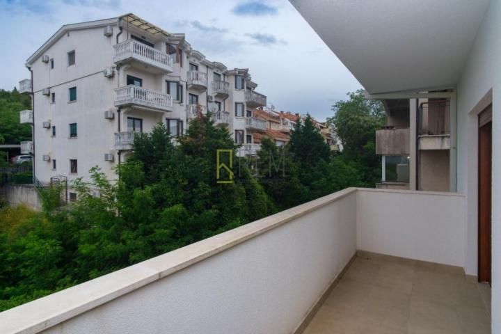 Prodaja – nov trosoban stan sa tri garažna mjesta, Gorica C
