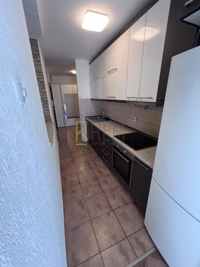 Prodajemo- dvosoban renoviran stan površine 71m² na Zabjelu