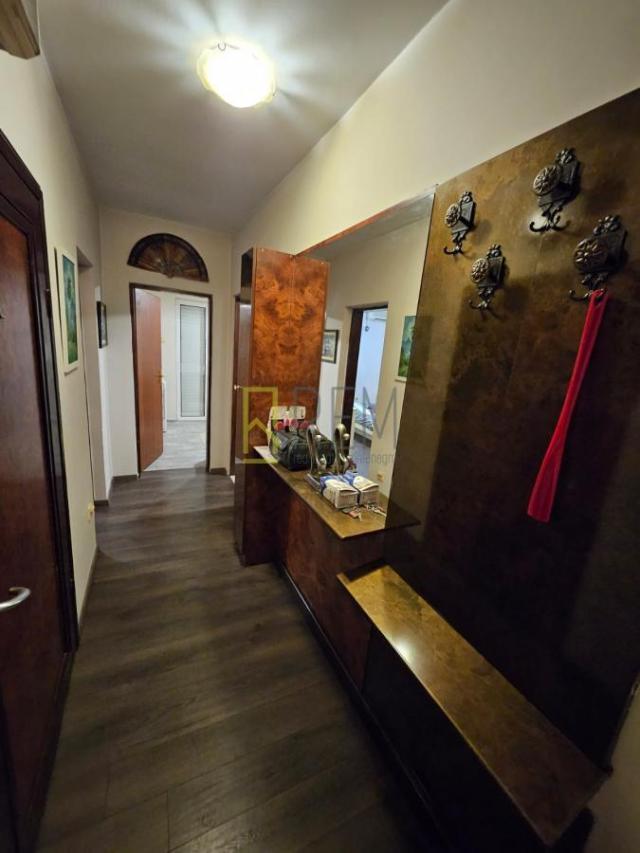 Prodajemo- kompletno namjesten dvosoban stan površine 65m², Centar
