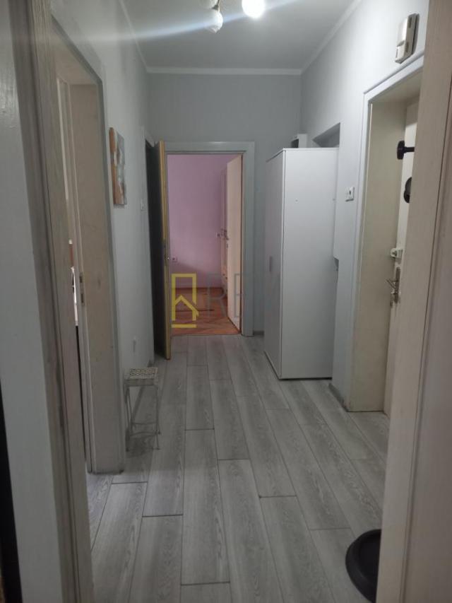 Prodajemo- namješten i renoviran jednosoban stan 55m2 u centru Podgorice