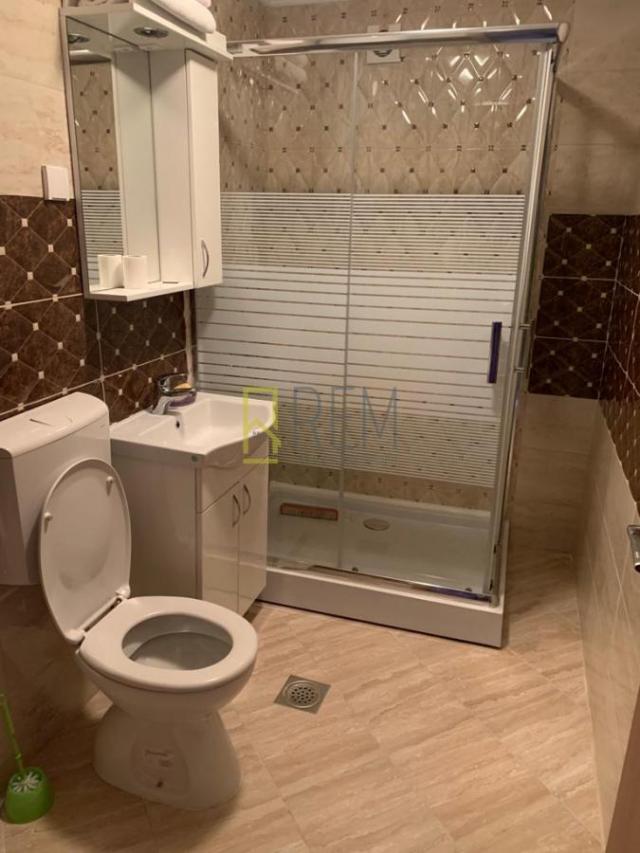 Prodajemo kucu u Staroj Varosi, povrsine 100m2 sa dvoristem