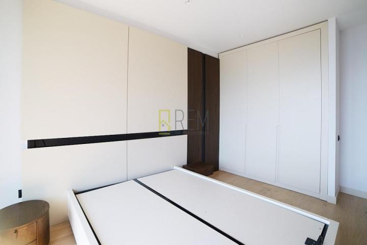Prodajemo- jednosoban stan 45m2 sa privatnom plažom, Bečići