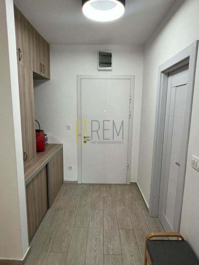 Prodajemo- nov namješten dvosoban stan, površine 90m² (+ terase), u Bečičima