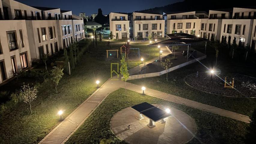 Prodaja- kompletno namjesten stan 106m2, sa dvije parking mijesta u Zagoricu