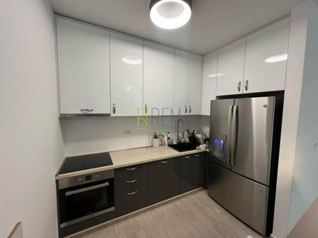 Prodajemo- nov namješten dvosoban stan, površine 90m² (+ terase), u Bečičima