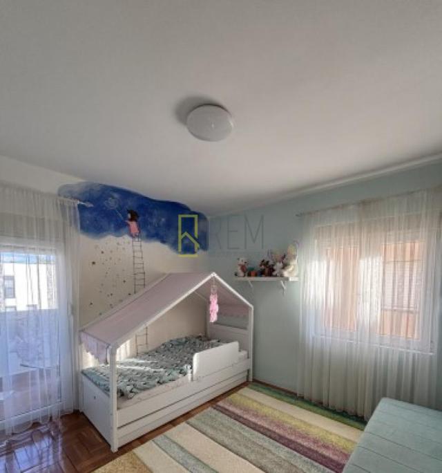 Prodajemo-kompletno namješten dvosoban 61m2, Tološi