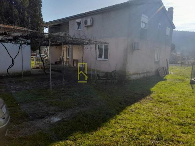 PRODAJA – PLAC SA KUĆOM, SPUŽ