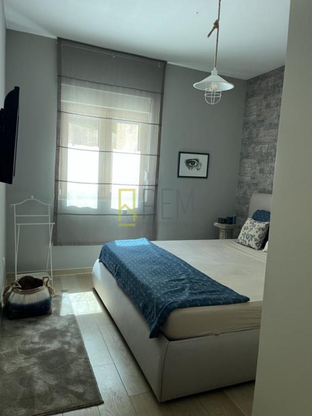 Prodajemo- namjesten jednosoban stan 50 m2, sa pogledom na more, Pržno- Budva