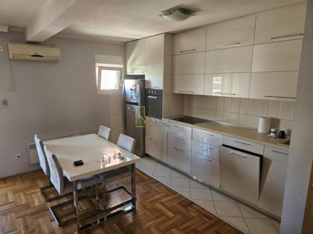 Prodajemo- namješten, dvosoban stan, površine 80m2, u naselju Zagorič