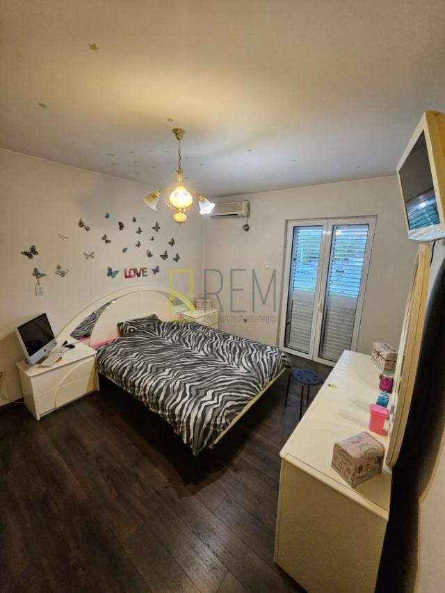 Prodajemo- kompletno namjesten dvosoban stan površine 65m², Centar