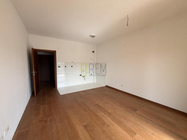 Prodajemo-nova neuseljavana garsonjera 36m2 u Momisicima