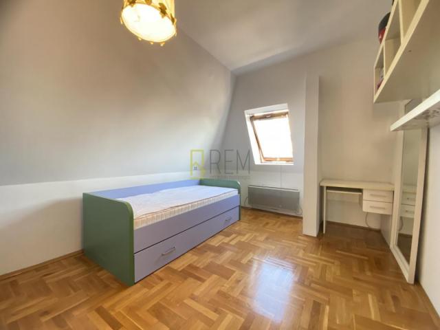 Prodajemo- trosoban, renoviran stan 86m2, u strogom Centru grada