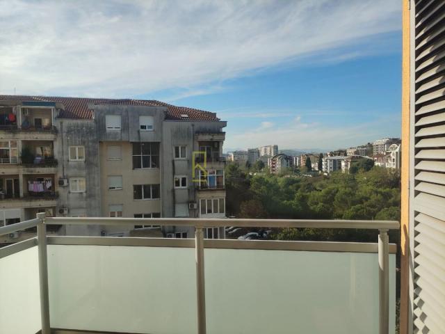 Prodajemo- namješten trosoban stan 101m2, -City Kej. 