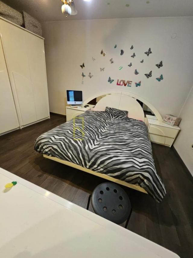 Prodajemo- kompletno namjesten dvosoban stan površine 65m², Centar