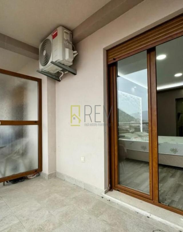 Prodajemo- moderno opremljena garsonjera 27m2 u Toploj, Herceg Novi