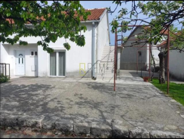 PRODAJA – PORODIČNA KUĆA, CETINJE