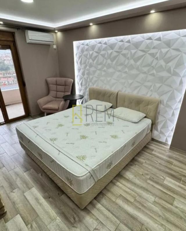 Prodajemo- moderno opremljena garsonjera 27m2 u Toploj, Herceg Novi