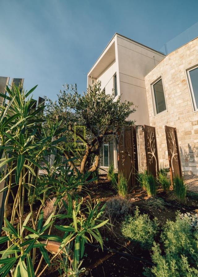 PRODAJA – Samoodržive Luksuzne GOOD EARTH vile u Tudorovićima, Budva