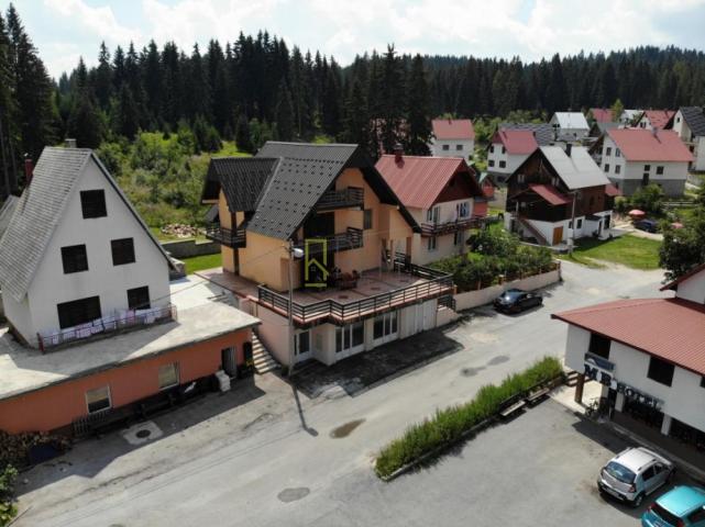 Prodaja- kuca 242m2 u centru Zabljaka