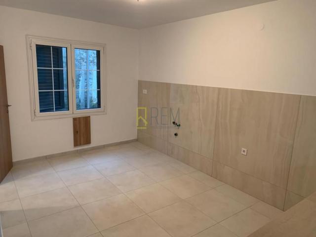 Prodajemo kucu u Staroj Varosi, povrsine 100m2 sa dvoristem