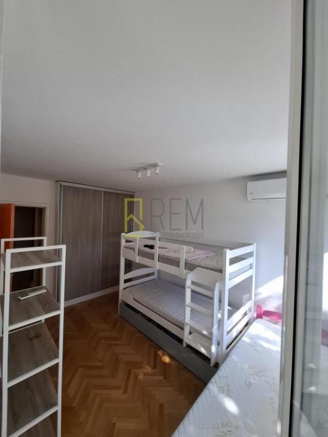 Prodajemo- dvosoban renoviran stan površine 71m² na Zabjelu