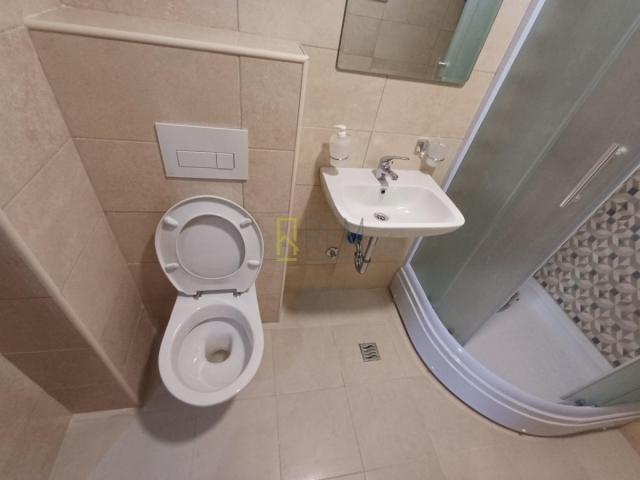 Prodajemo- prostran, jednosoban stan 52m2 na Starom Aerodromu