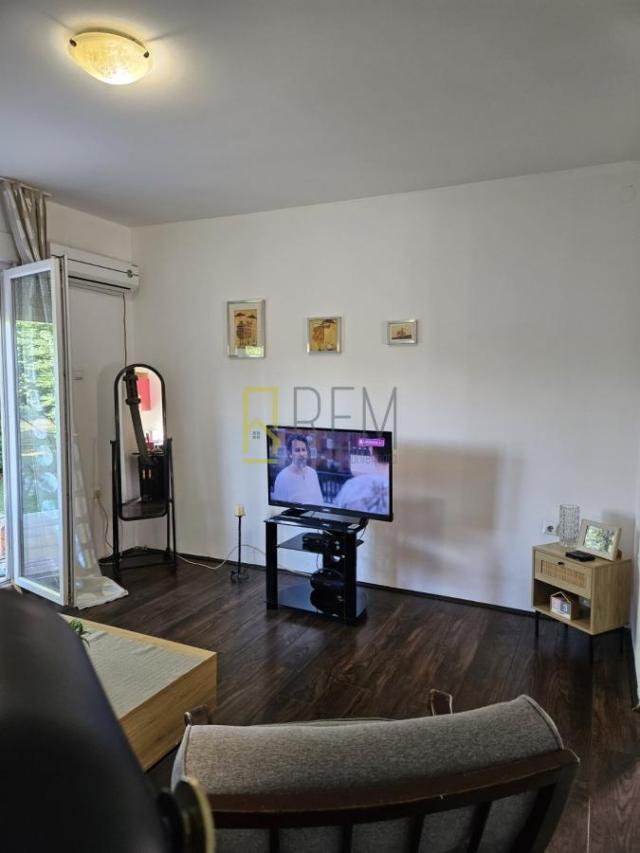 Prodajemo – renoviranu kuću od 62m2 + 20m2 terasa, na placu od 1.260m2 u Centru, Danilovgrada