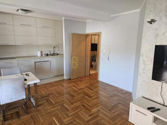 Prodajemo- namješten, dvosoban stan, površine 80m2, u naselju Zagorič