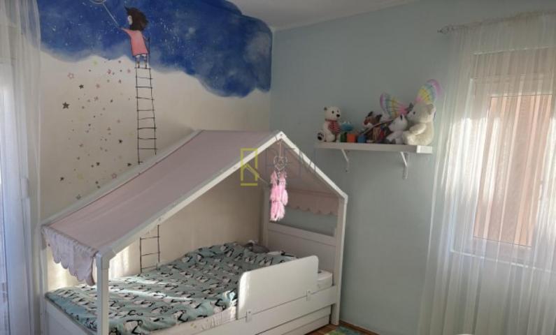 Prodajemo-kompletno namješten dvosoban 61m2, Tološi