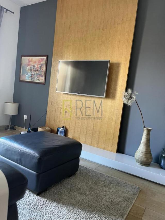 Prodajemo- namjesten jednosoban stan 50 m2, sa pogledom na more, Pržno- Budva