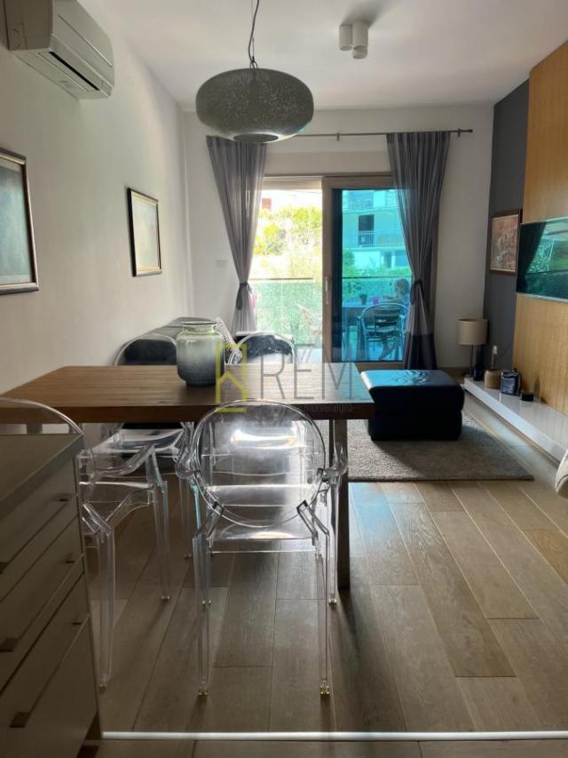 Prodajemo- namjesten jednosoban stan 50 m2, sa pogledom na more, Pržno- Budva