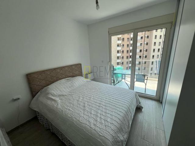 Prodajemo- nov namješten dvosoban stan, površine 90m² (+ terase), u Bečičima