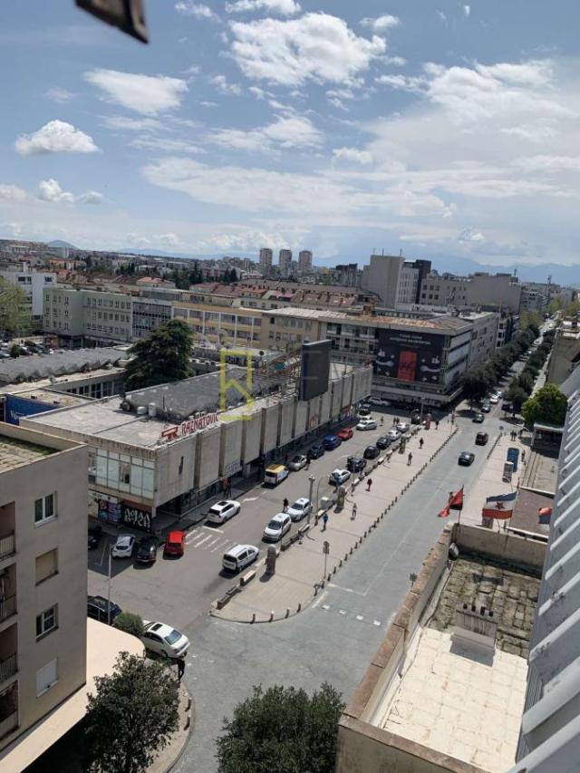 Prodajemo- trosoban, renoviran stan 86m2, u strogom Centru grada