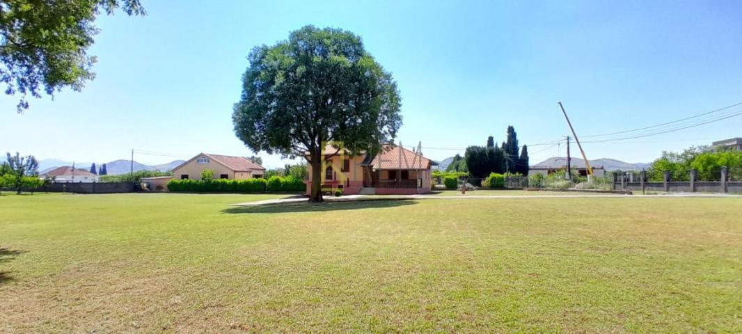 PRODAJA – PLAC SA KUĆOM U MAHALI – ZETA