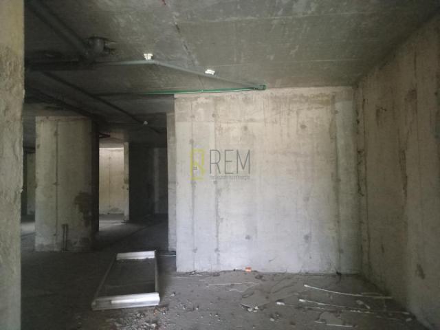 Prodajemo- poslovni prostor površine 312m2, kod Krivog mosta